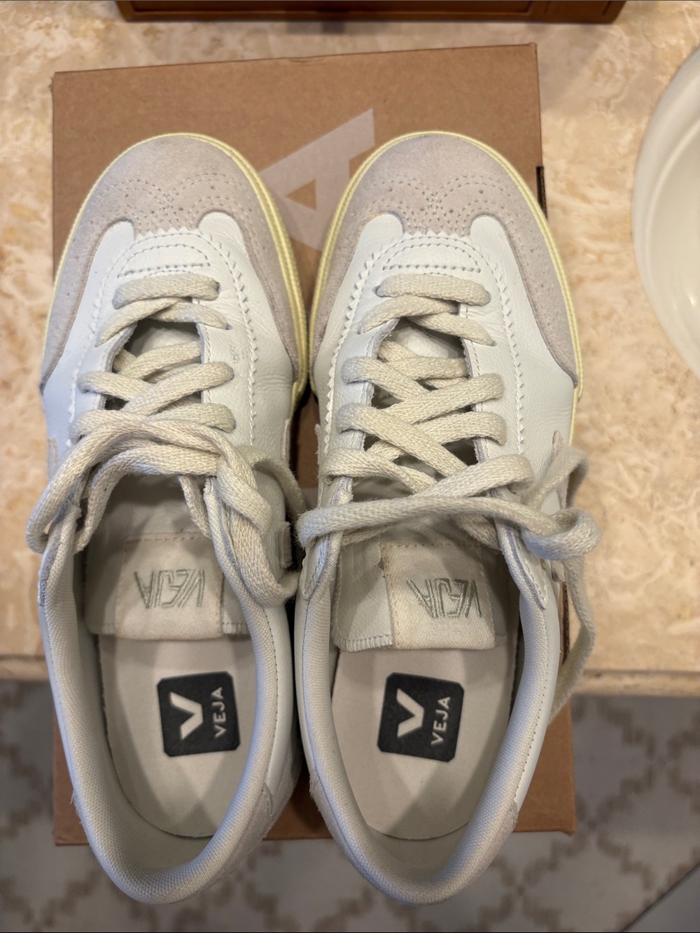 Veja Women’s Cream and Off-White Low-Top Sneakers